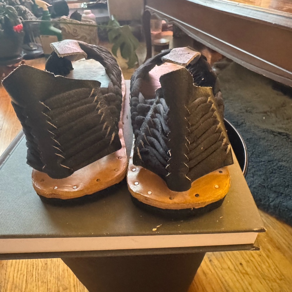 BLACK HUARACHES - Picture 2 of 7